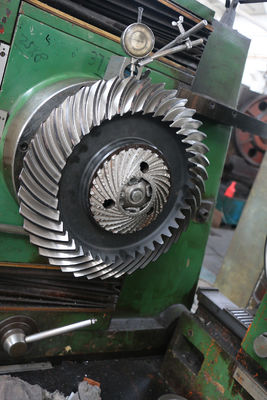 20CrNi2 MoA Alloy Steel Spiral Bevel adapta el sistema para los reductores del engranaje