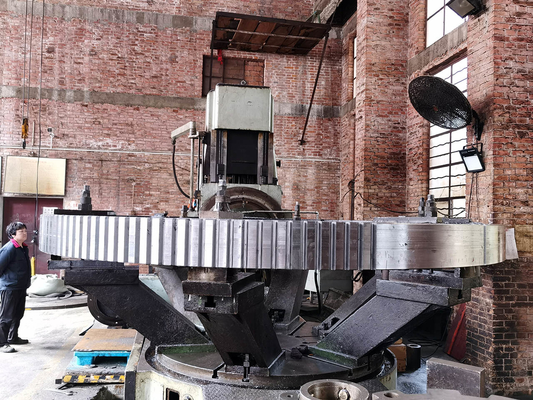 Dientes de engranaje ásperos de la corona del acero de bastidor de ZG42CrMo que cortan 152T para resistente