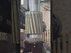 Eje de engranaje helicoidal mecanizado con CNC de precisión para transmisión de potencia